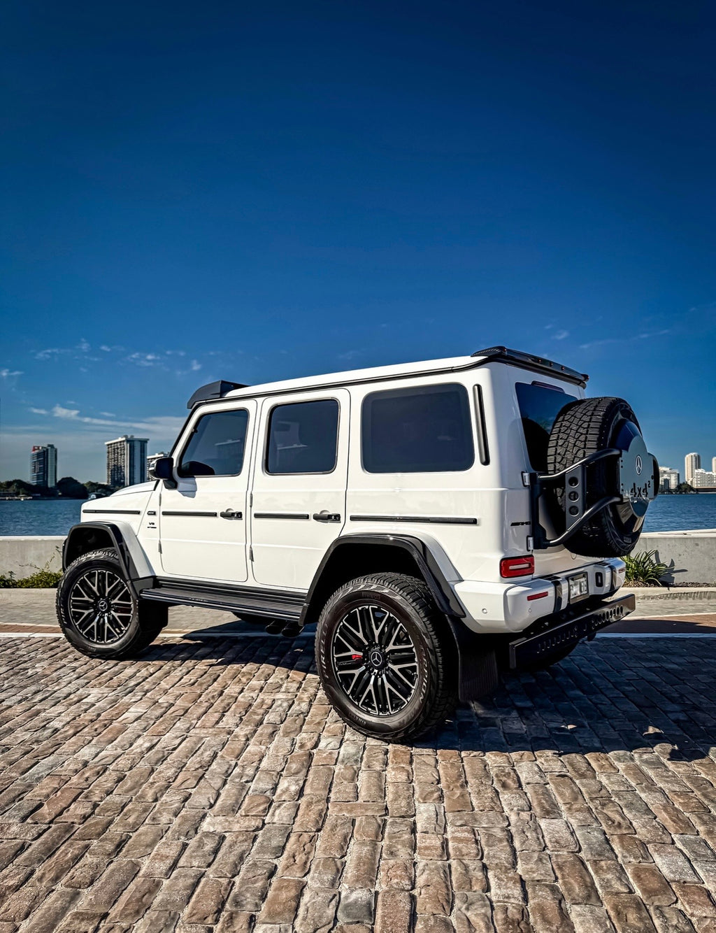 Mercedes-AMG G 63 — White