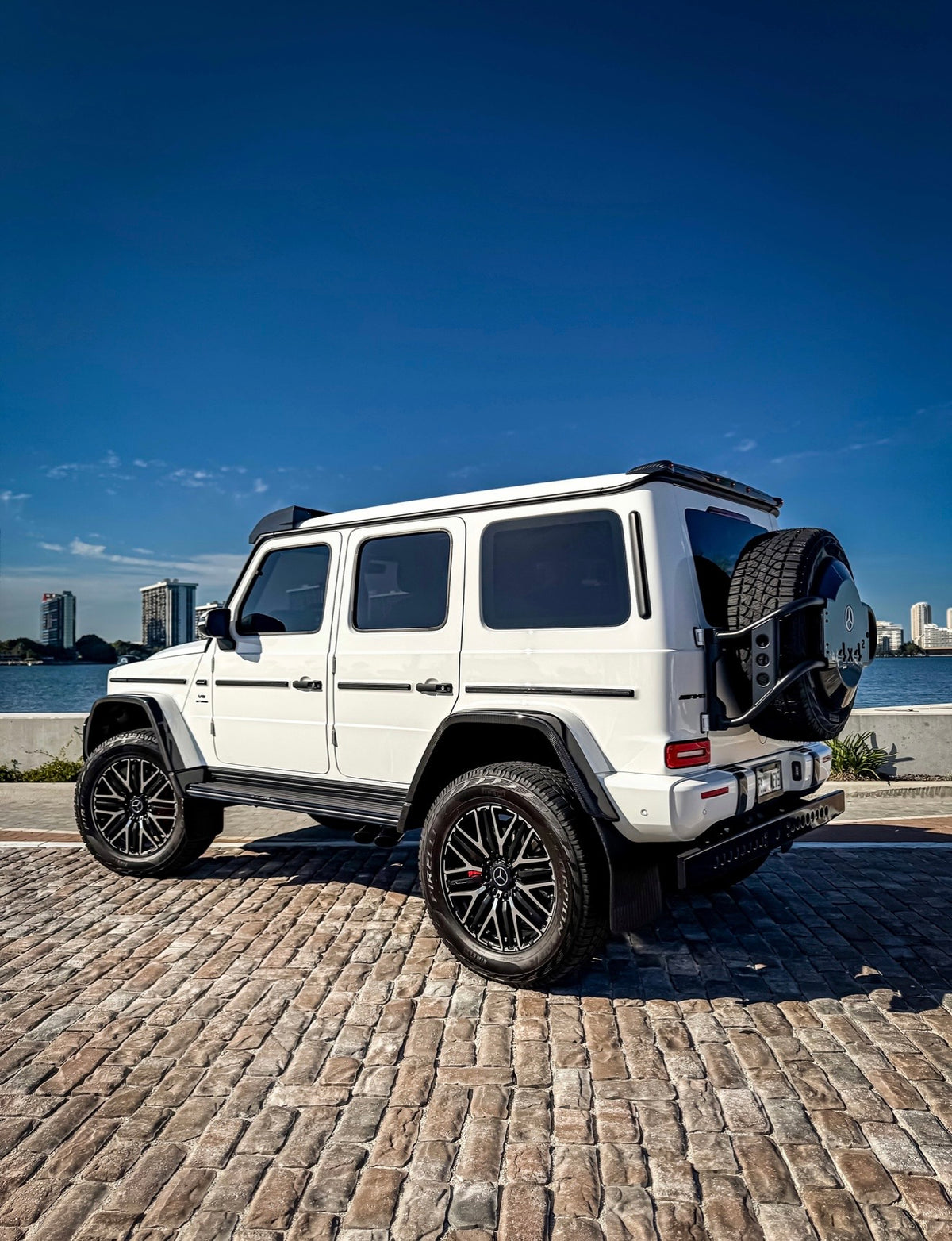 Mercedes-AMG G 63 — White