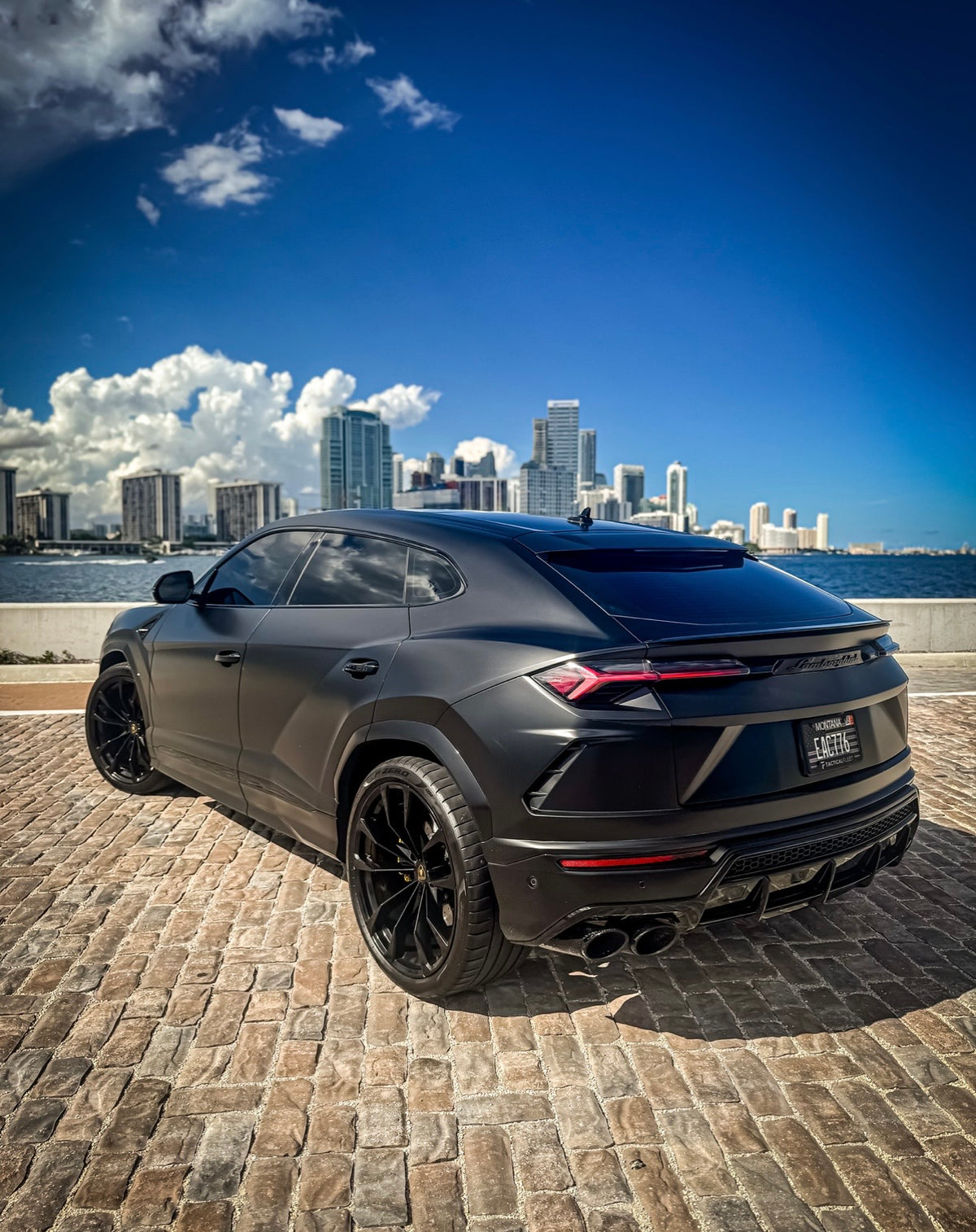 Lamborghini Urus — Matte Black