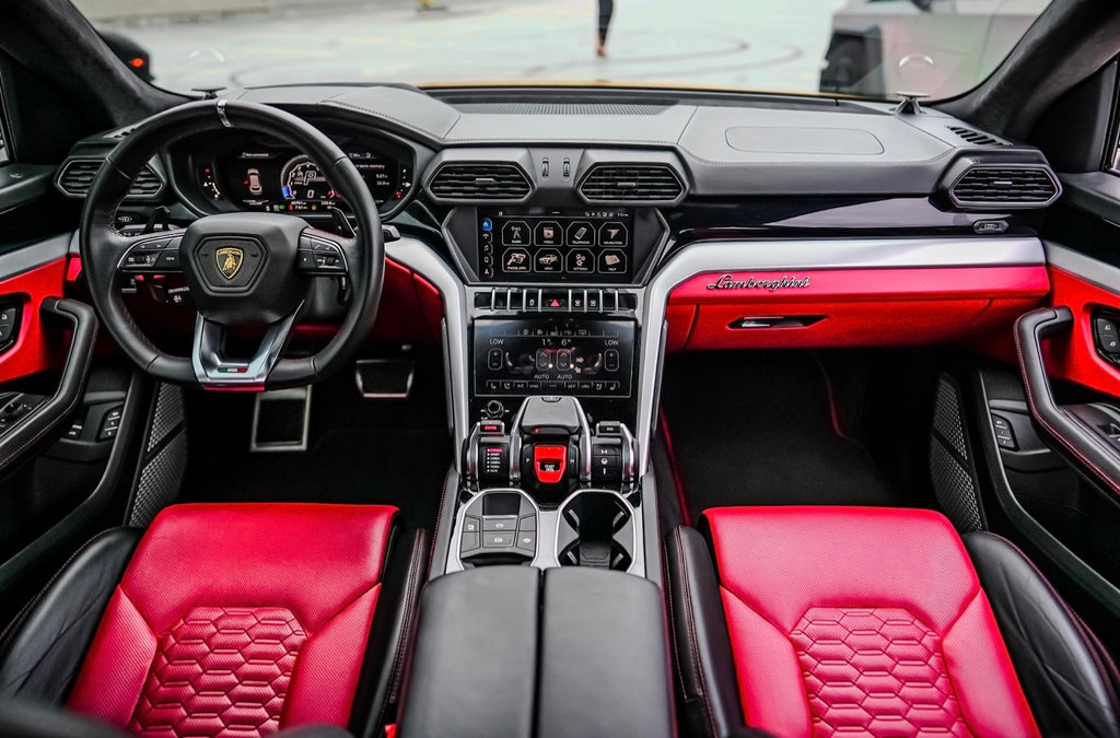 Lamborghini Urus — Yellow