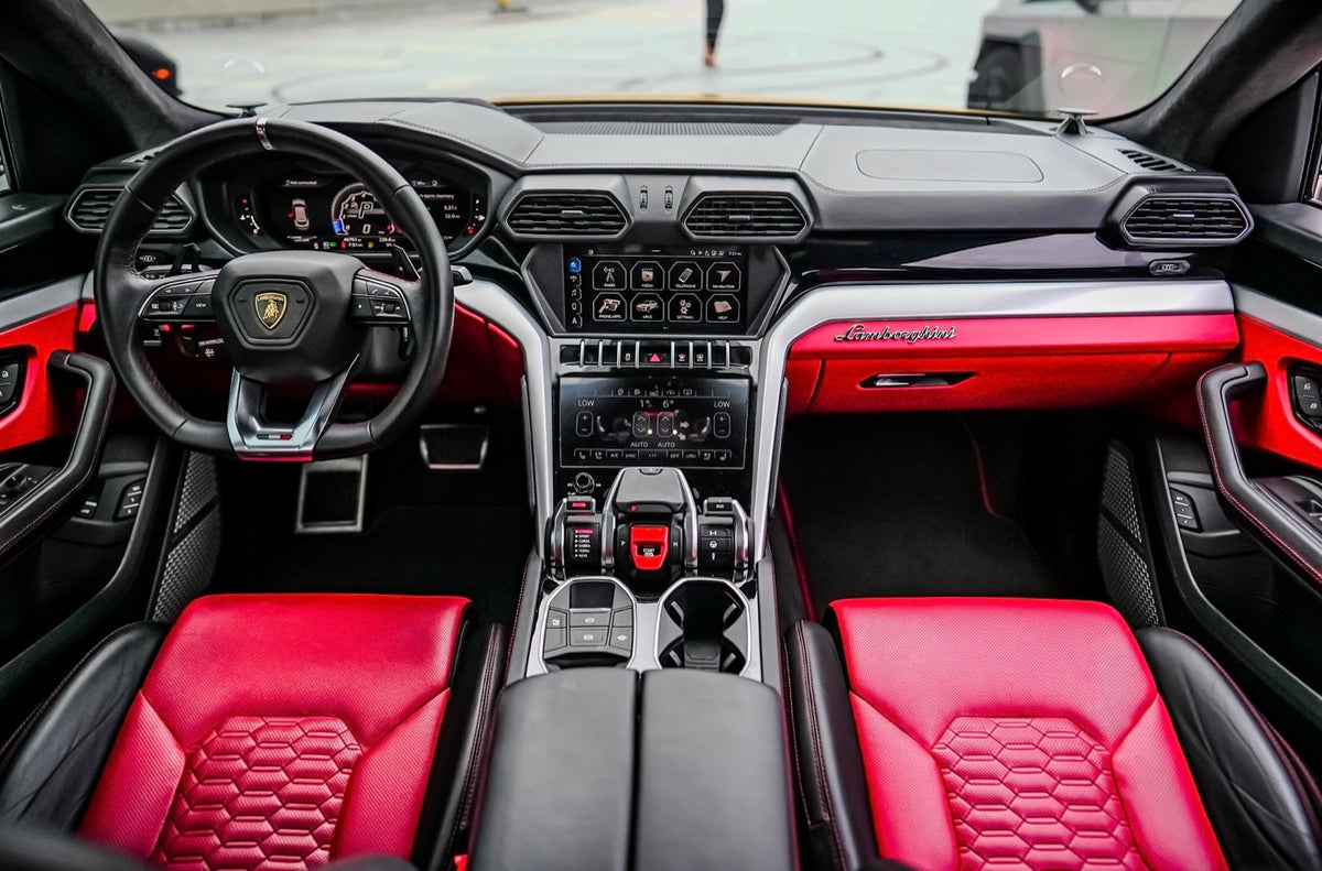 Lamborghini Urus — Yellow