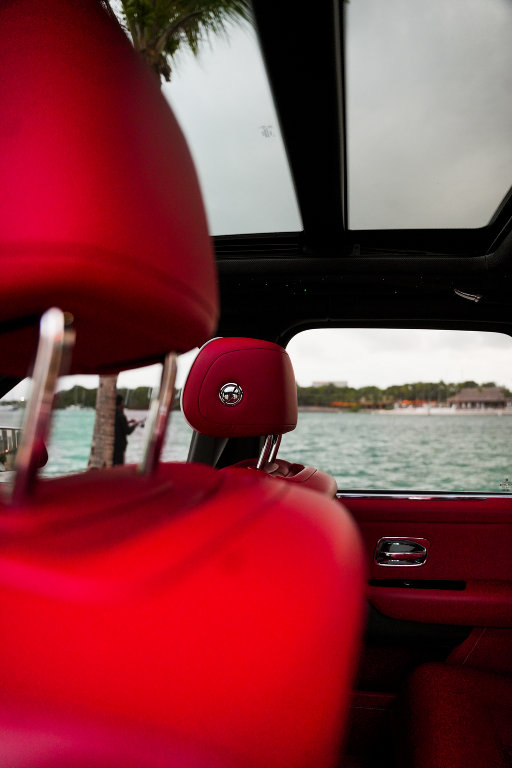 Rolls-Royce Cullinan — White