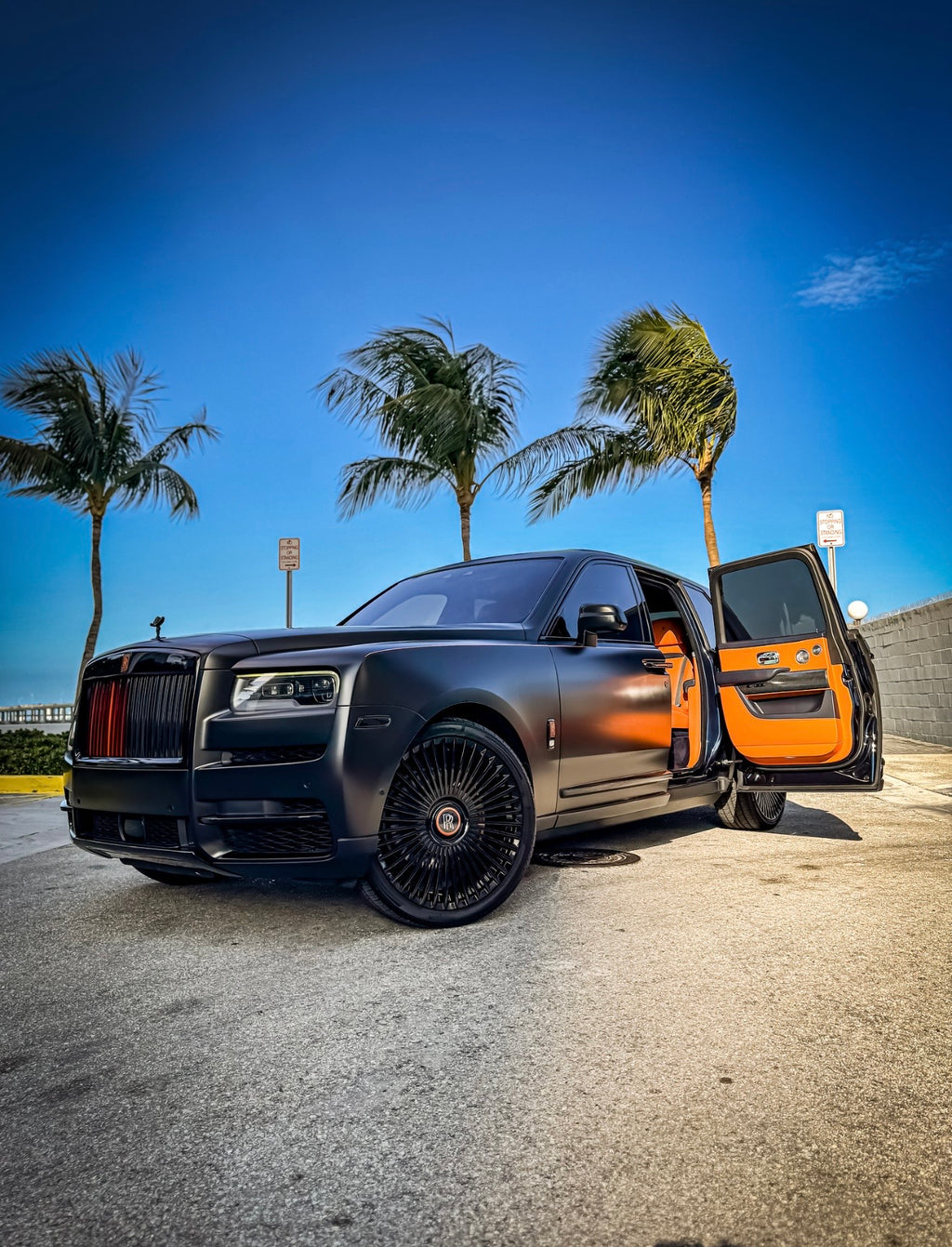 Rolls-Royce Cullinan — Matte Black