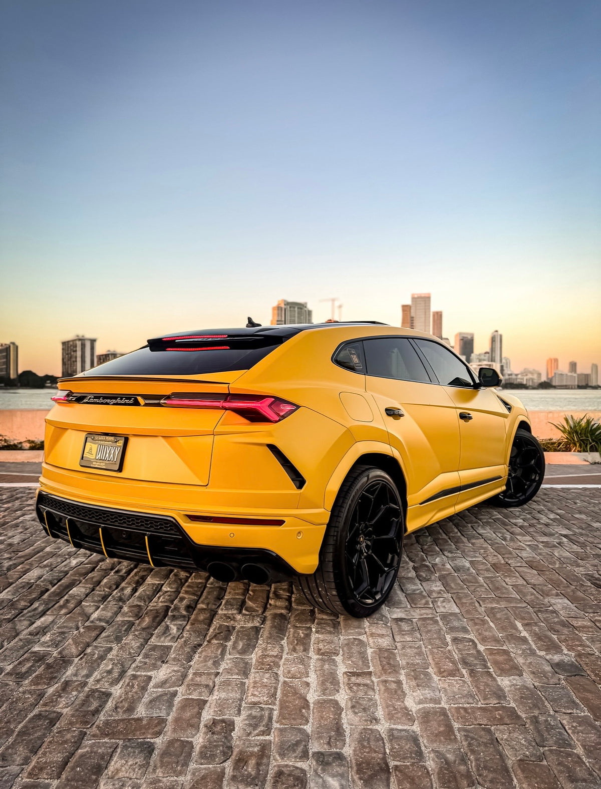 Lamborghini Urus — Yellow
