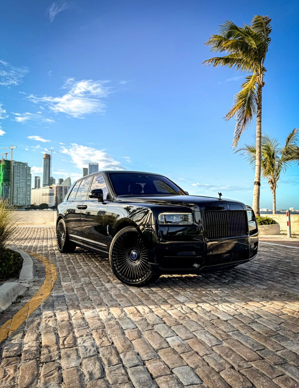 Rolls-Royce Cullinan — Black
