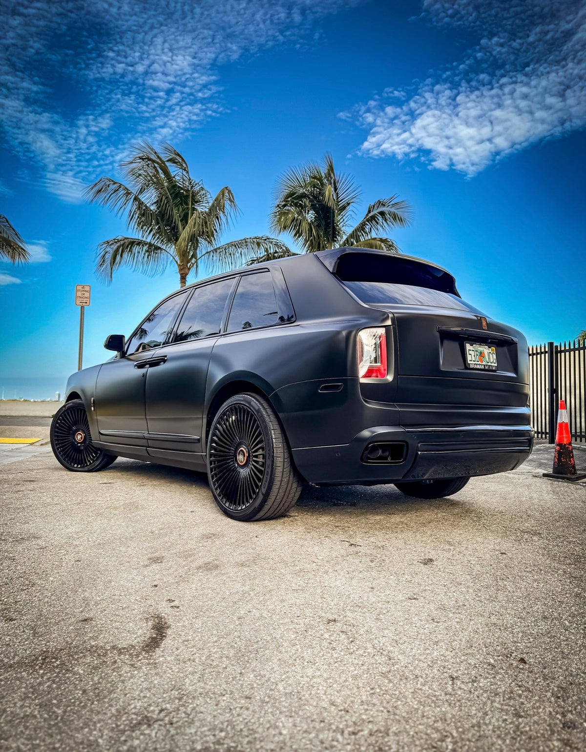 Rolls-Royce Cullinan — Matte Black