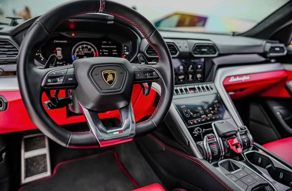 Lamborghini Urus — Yellow