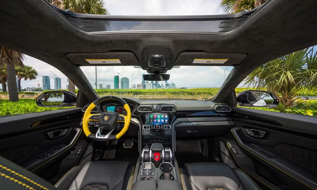 Lamborghini Urus — White