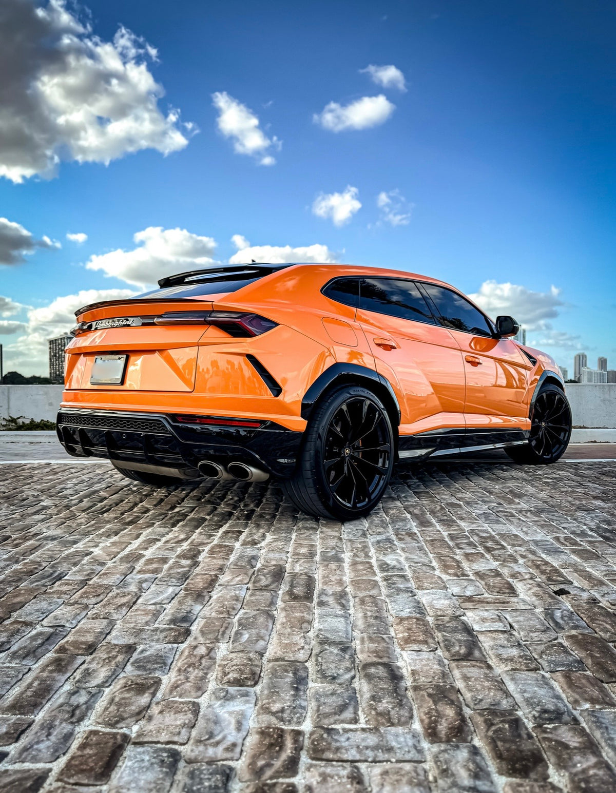 Lamborghini Urus — Orange