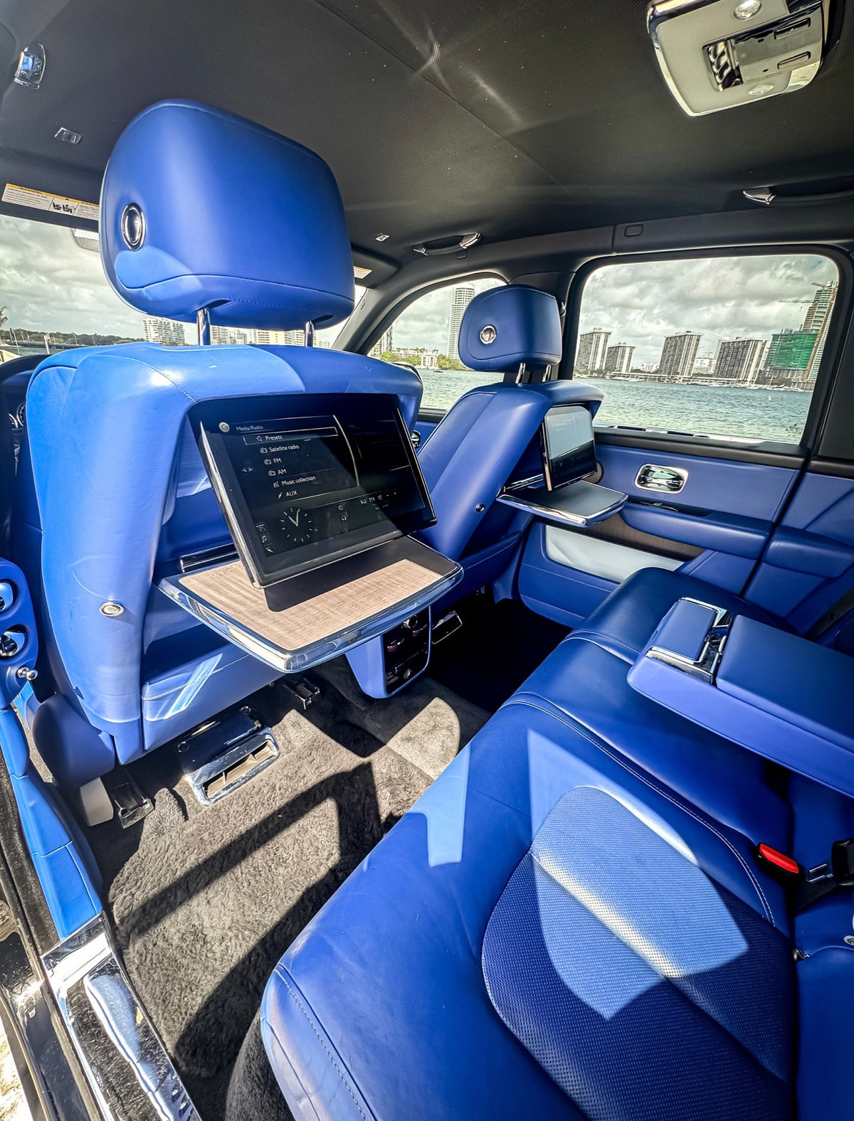 Rolls-Royce Cullinan — Black