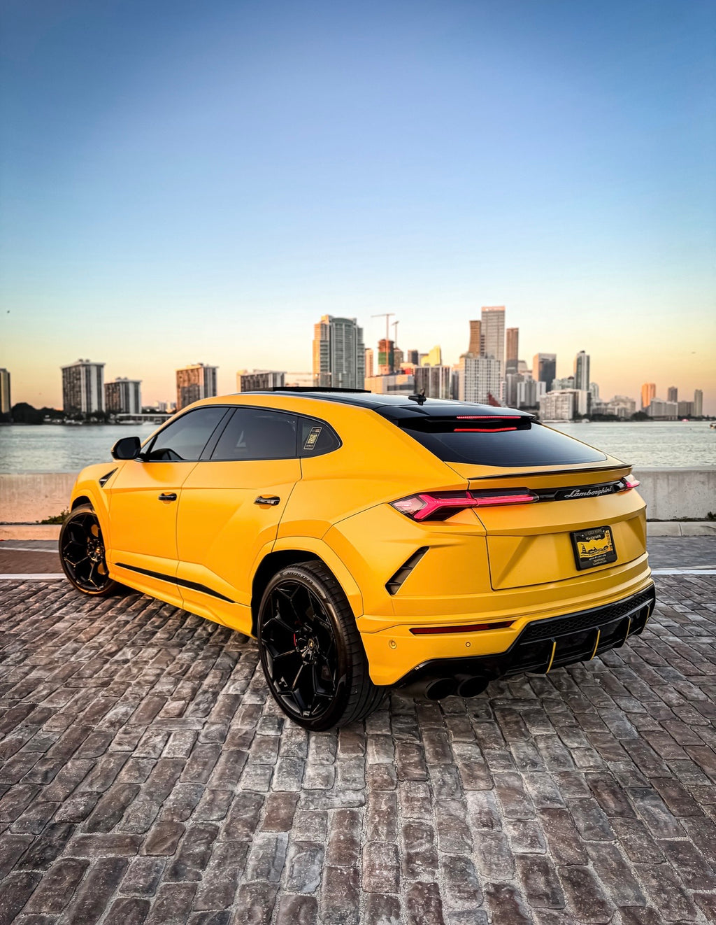 Lamborghini Urus — Yellow