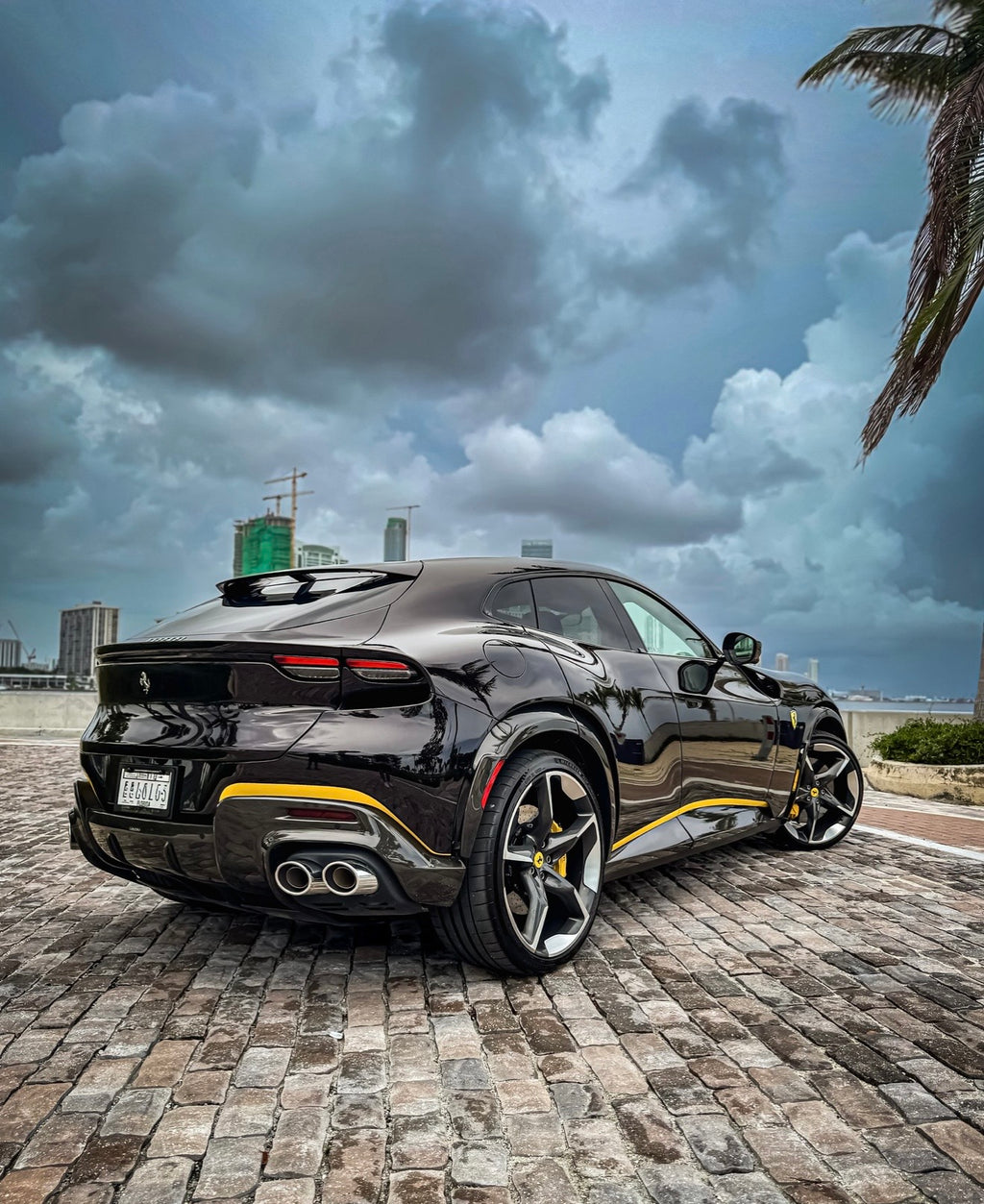 Ferrari Purosangue — Black