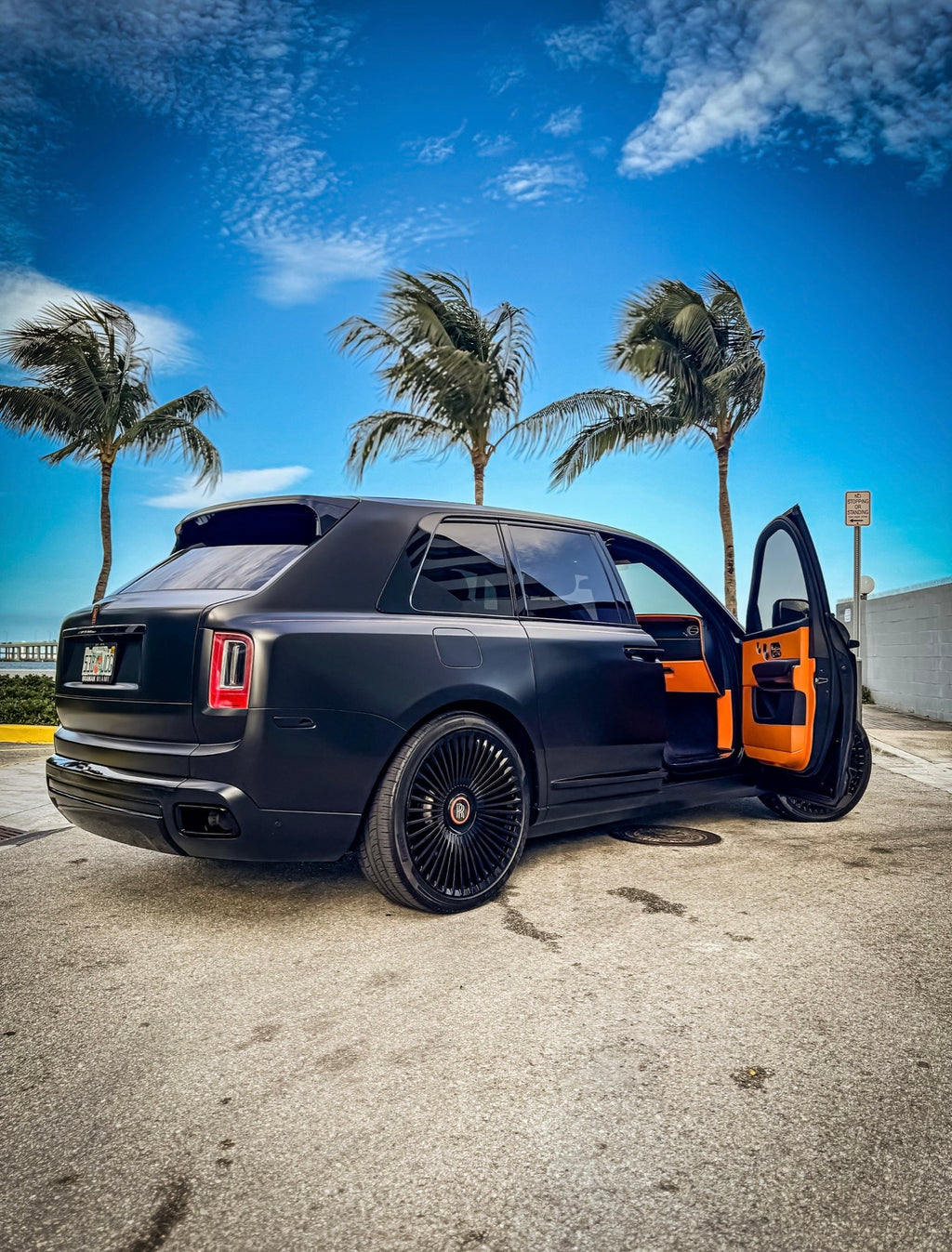 Rolls-Royce Cullinan — Matte Black