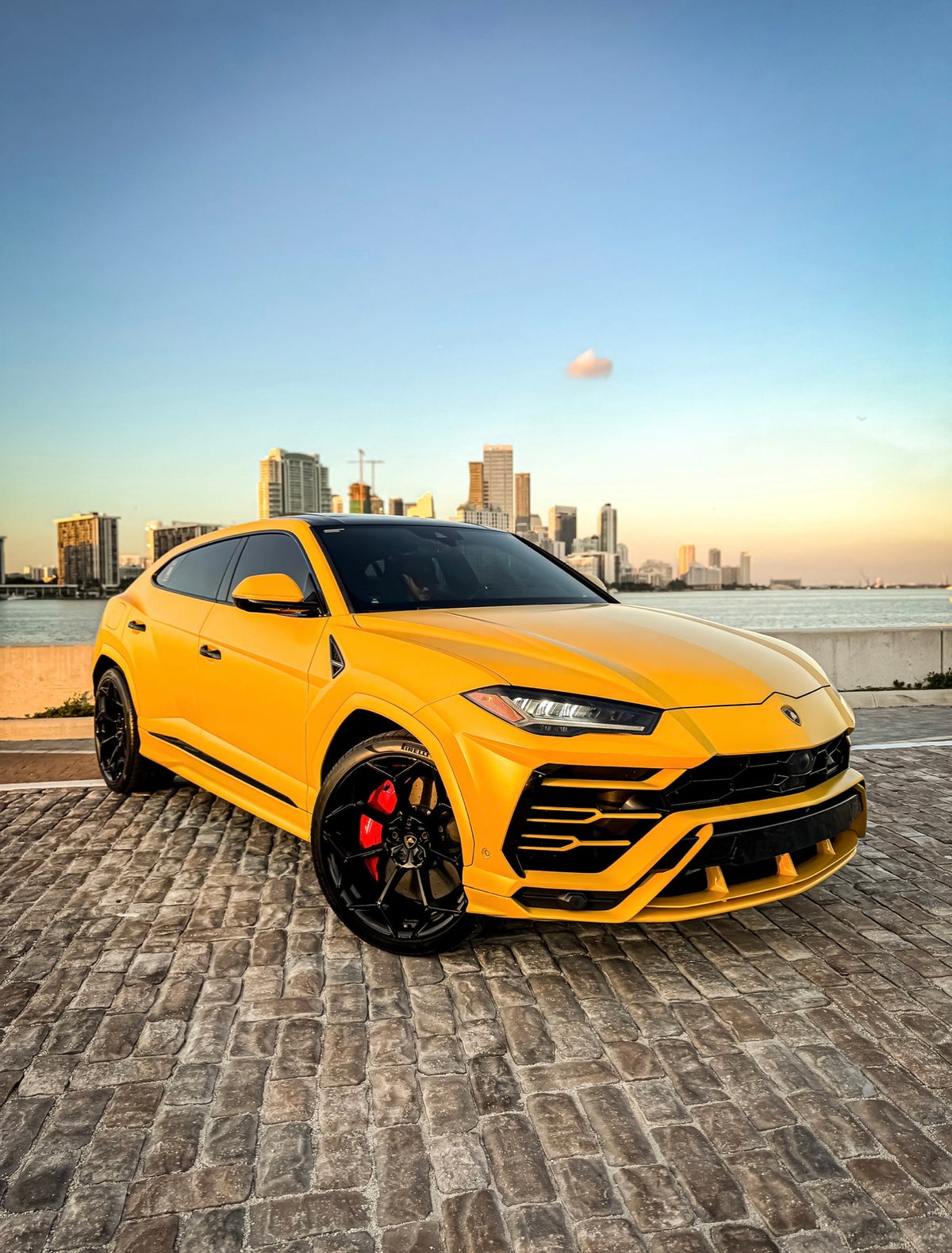 Lamborghini Urus — Yellow