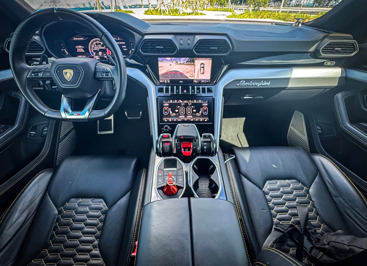 Lamborghini Urus — Matte Black