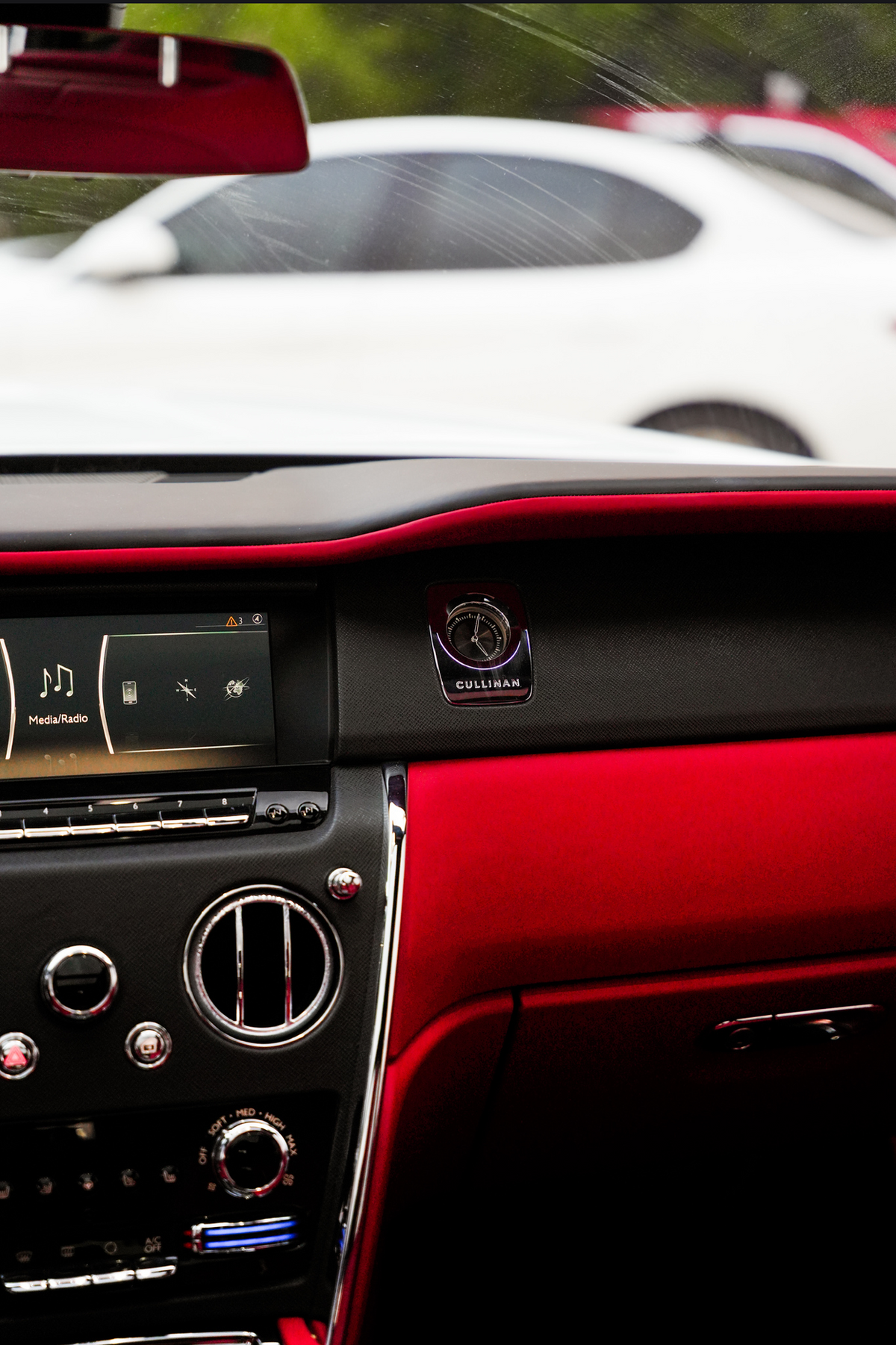 Rolls-Royce Cullinan — White