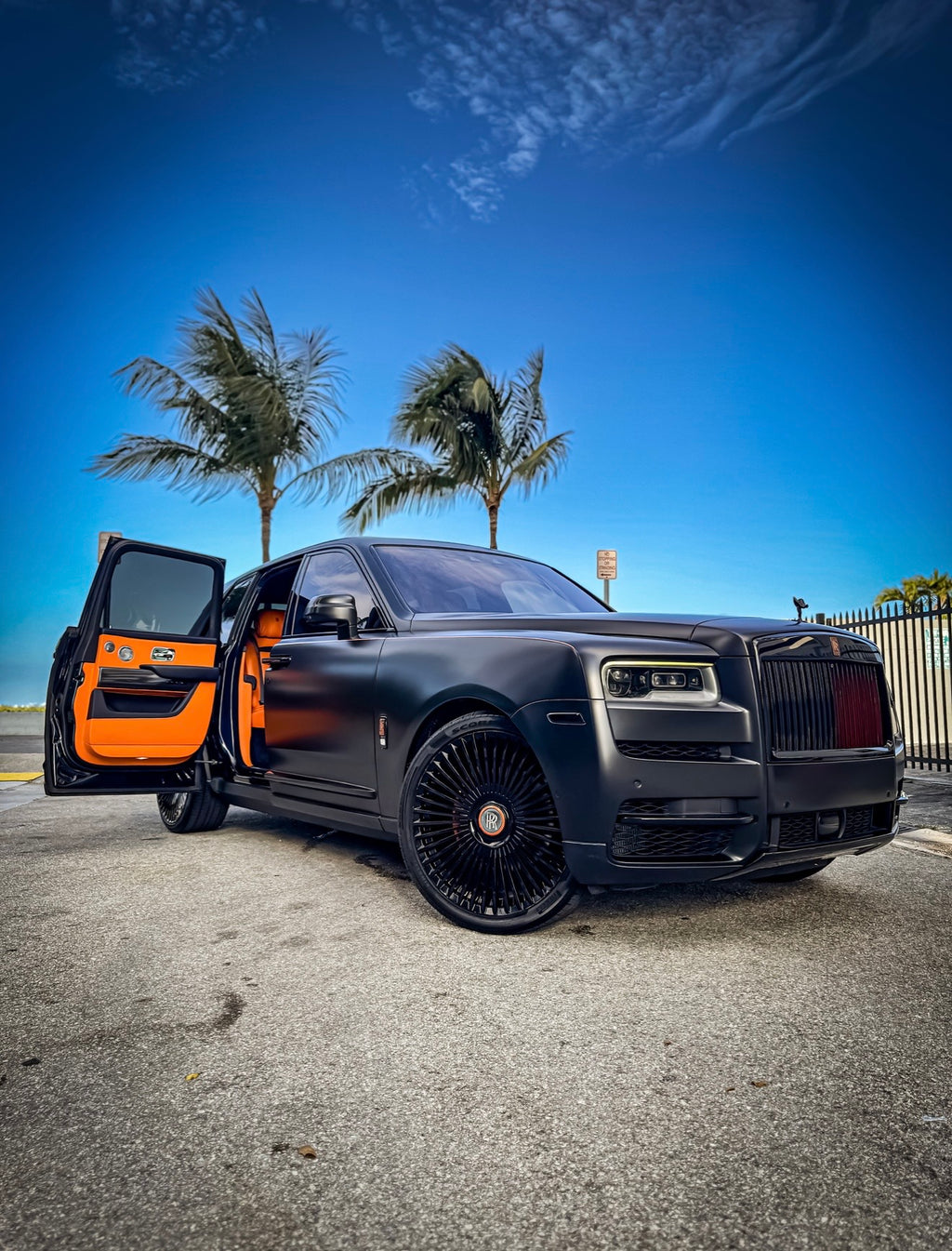 Rolls-Royce Cullinan — Matte Black