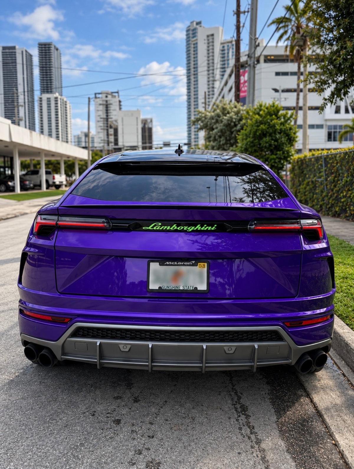 Lamborghini Urus — Purple
