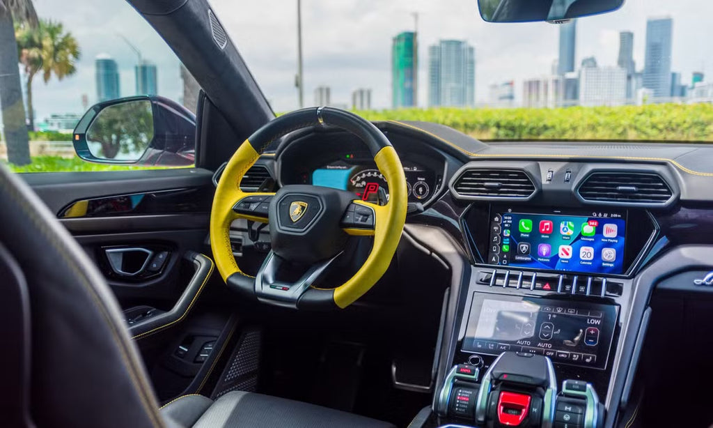Lamborghini Urus — White