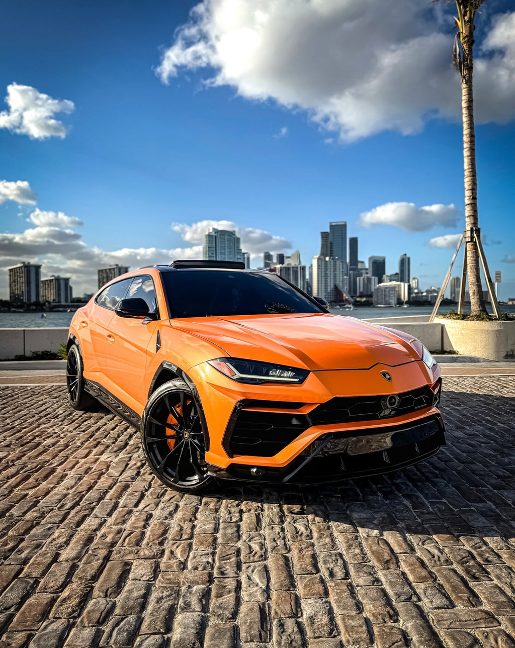 Lamborghini Urus — Orange