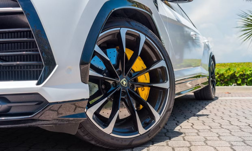 Lamborghini Urus — White