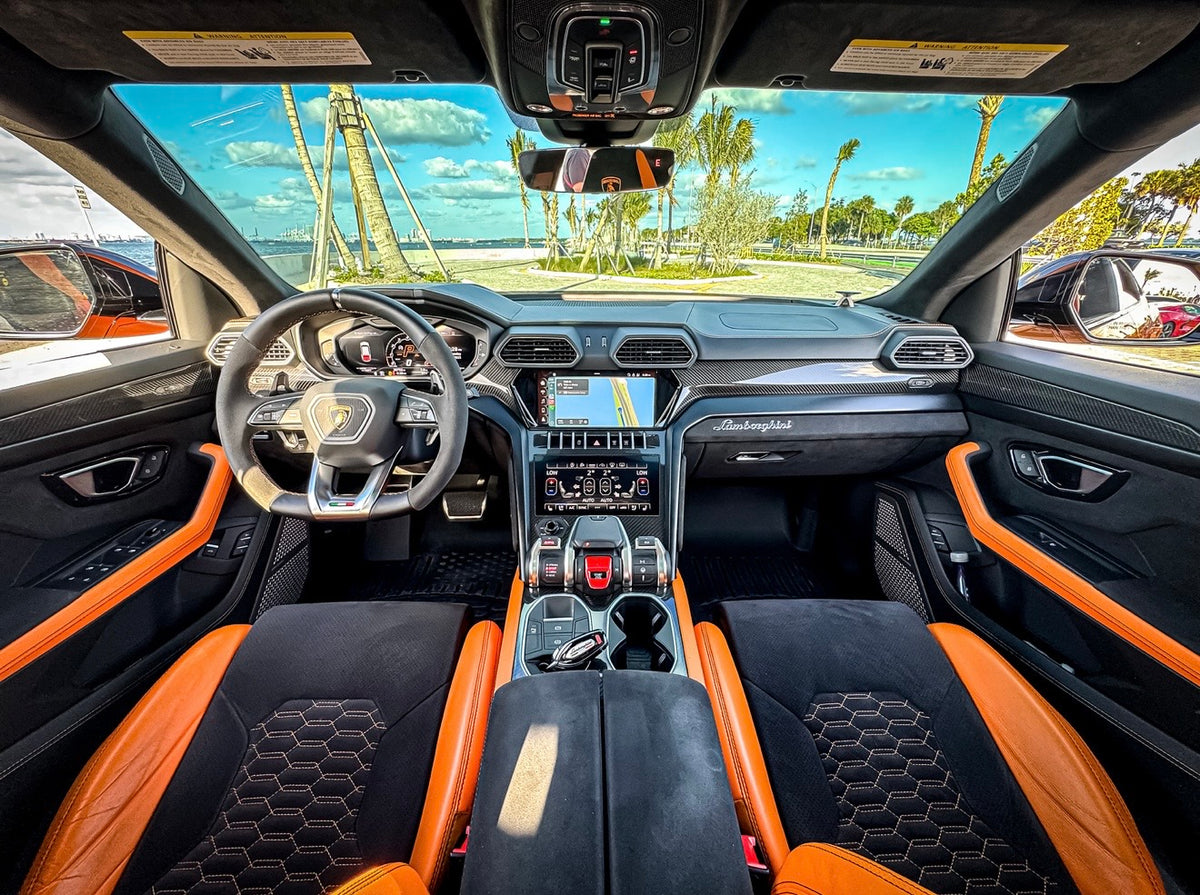 Lamborghini Urus — Orange