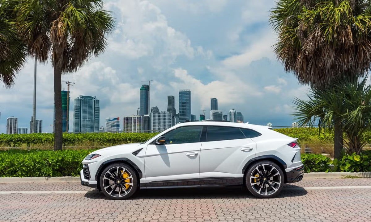 Lamborghini Urus — White